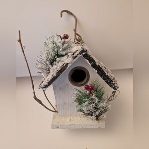 Festive Holiday Birdhouse W/Snow